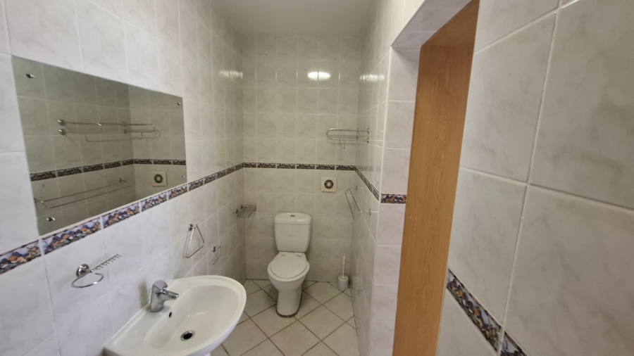 4 Bedroom Property for Sale in Menkenkop Western Cape